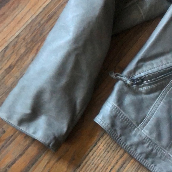 Leather Jacket - Picture 4 of 6